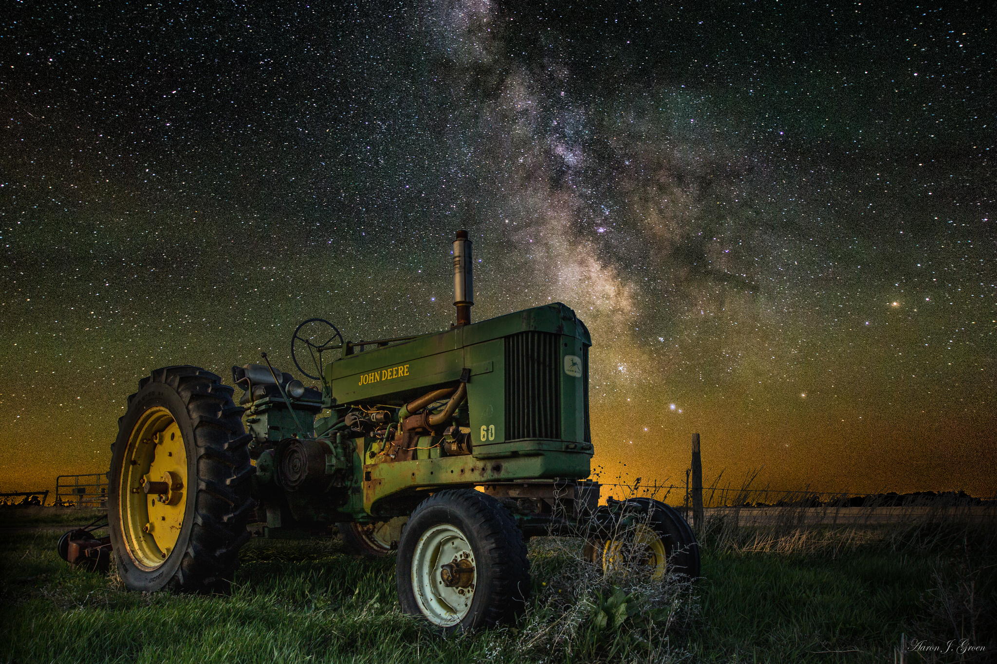 Milky Way Galaxy, Eerie Airglow Paint Night Sky Amazing Colors