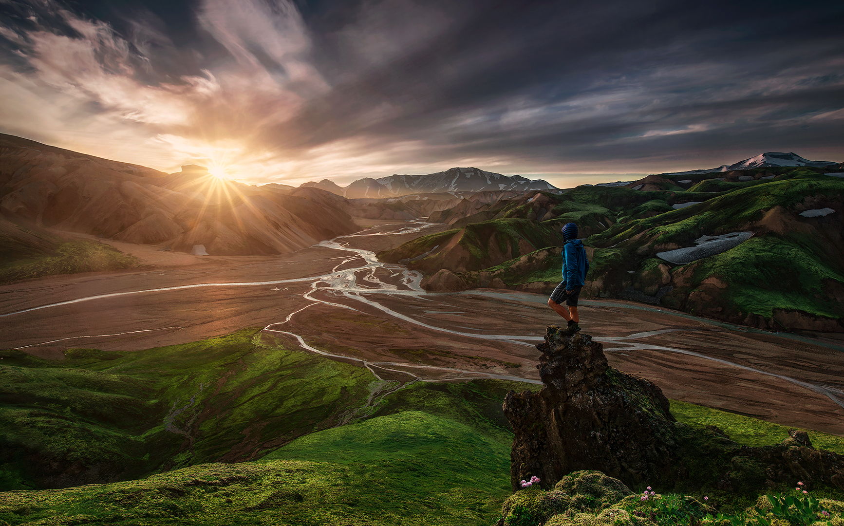 45 Scenic Self-Portraits That Will Take You Places