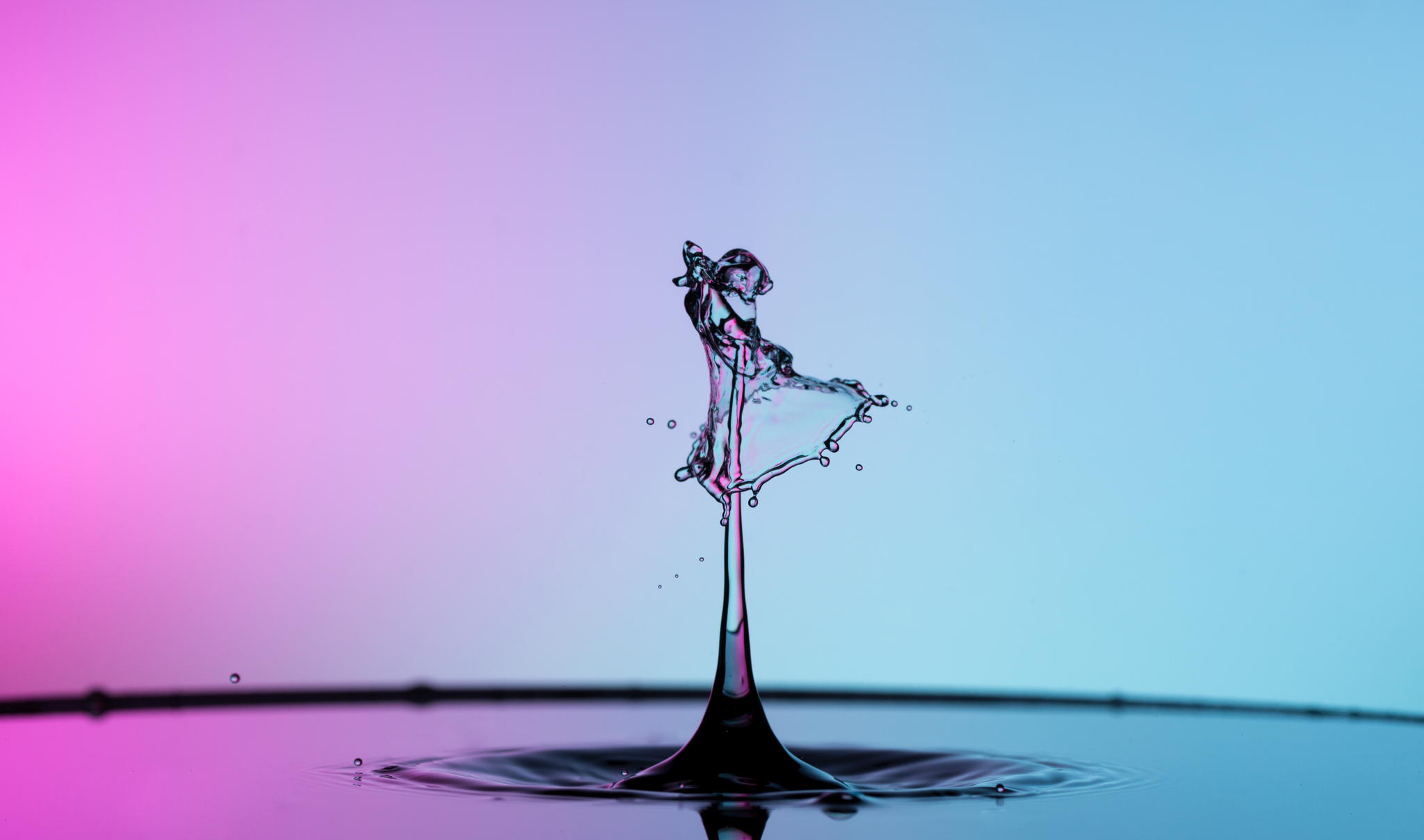 How To Create And Photograph Colorful Figures With Water Drops