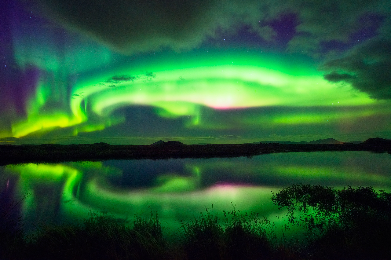 Download Stunning Picture of Aurora Borealis Reflection on calm