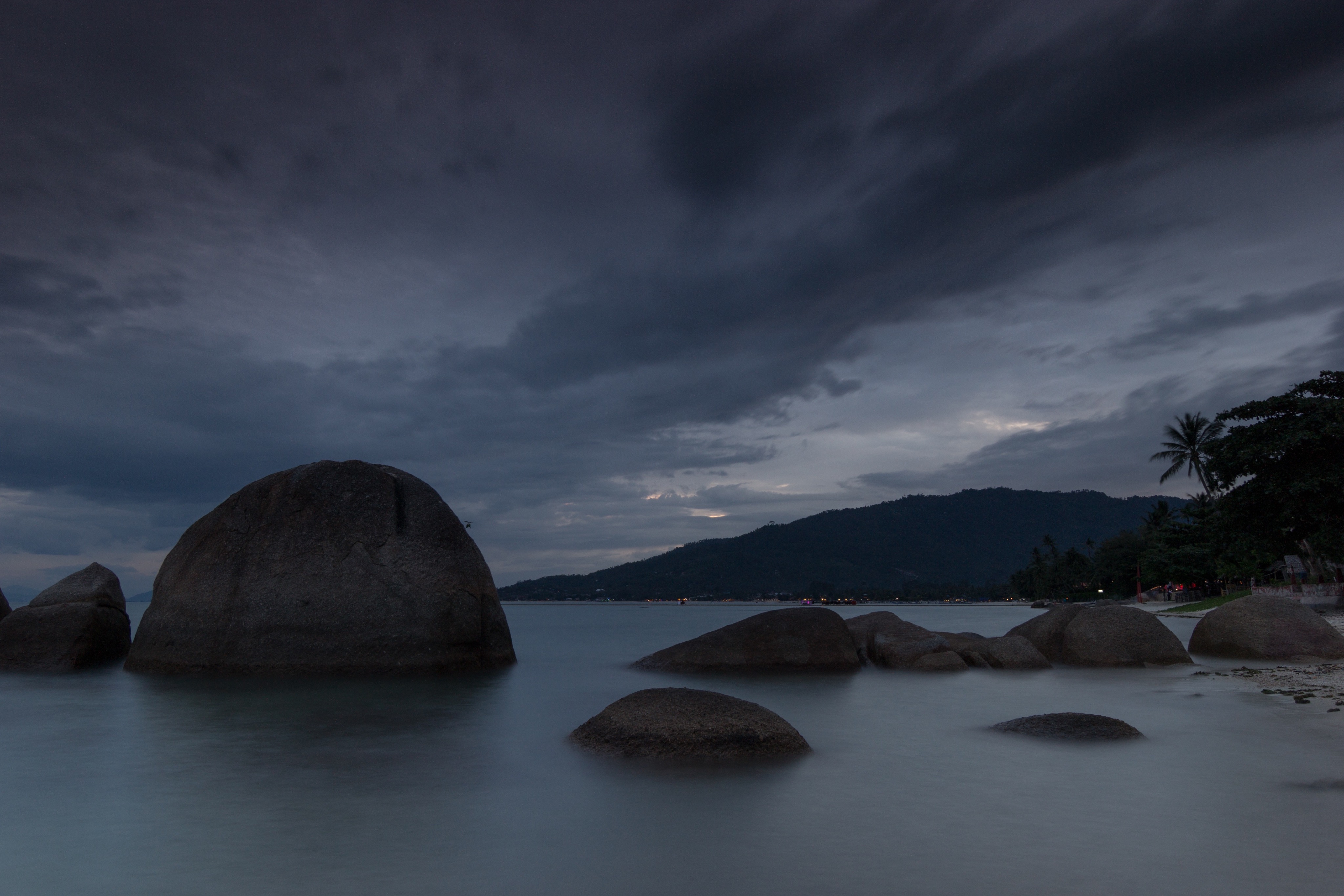 1st Image: Landscape without the moon. 13 sec | f/9 | ISO 100