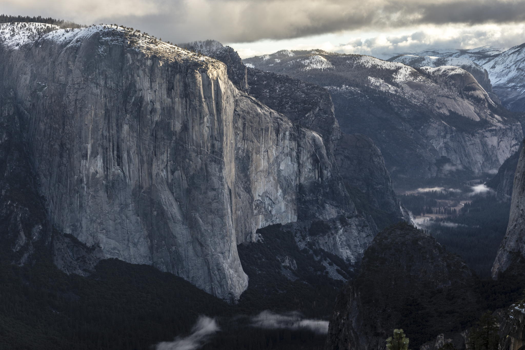 27 Jawdropping Photos of El Capitan to Put Tommy Caldwell and Kevin Jorgeson's Record-Setting Free Climb in Perspective