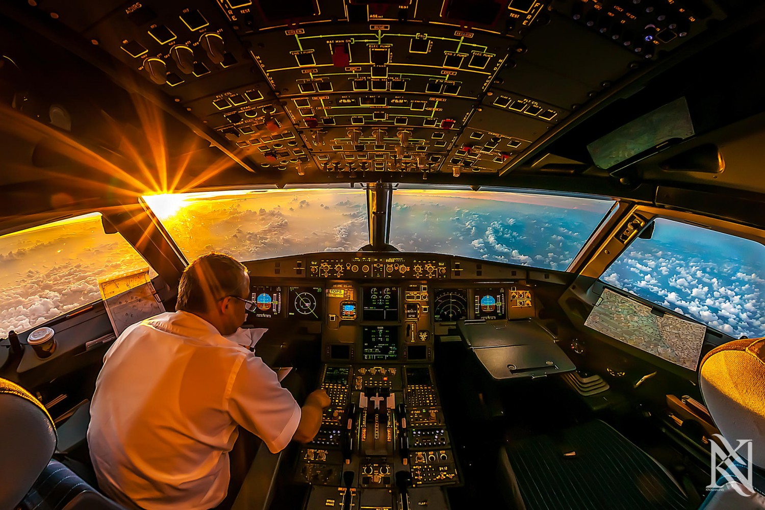 25 Awesome In-Flight Photos Taken by Pilots from the Cockpit