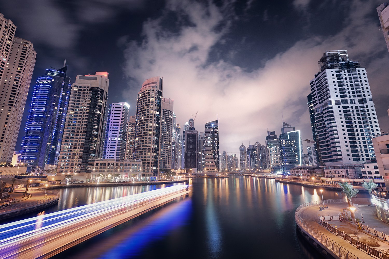 How to Create a Dynamic Cityscape with 5 Exposures and Digital Blending In Photoshop