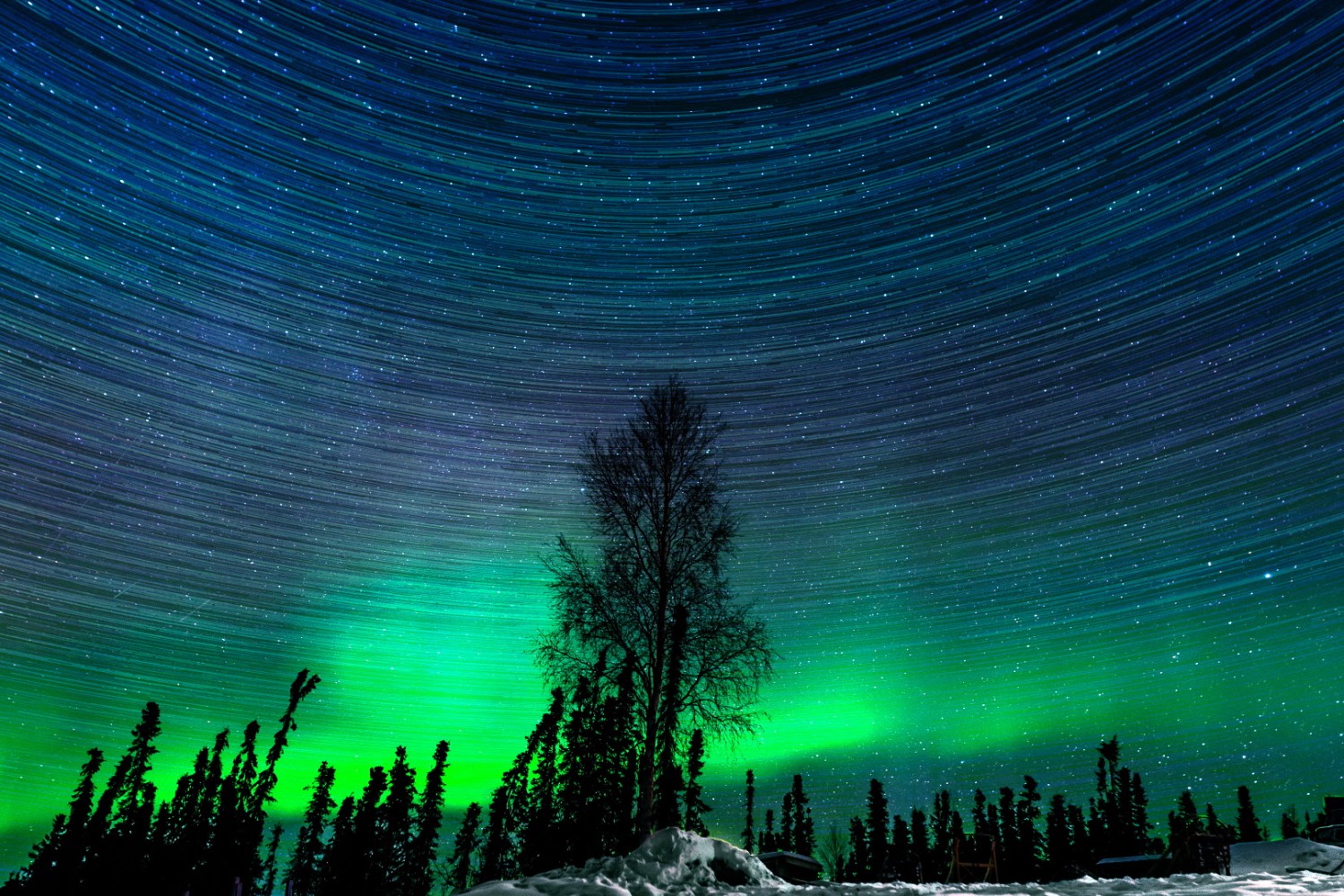 Hypnotic Northern Lights Time-Lapse Captured Over 2 Magical Nights in Alaska