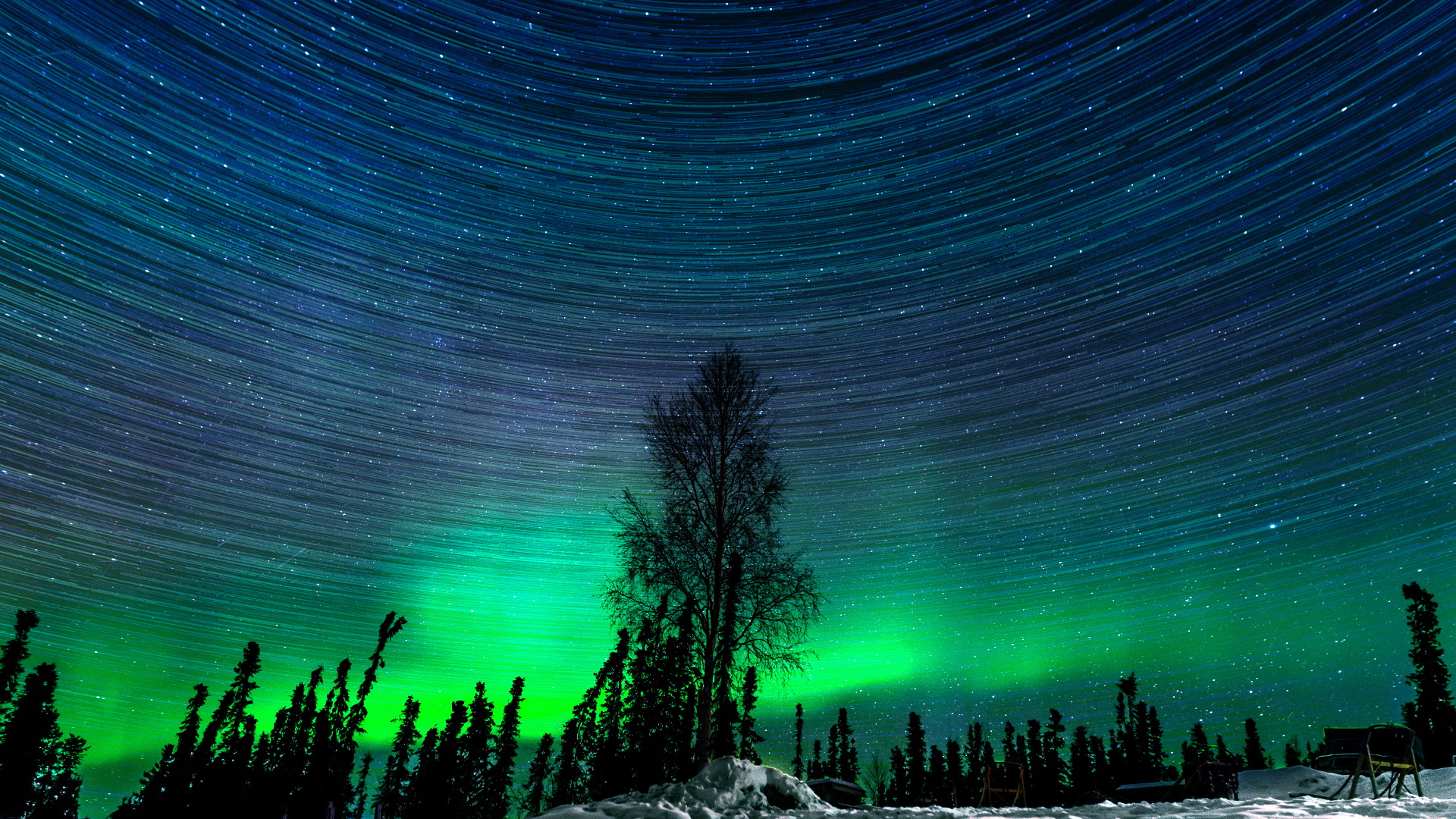 Hypnotic Northern Lights Time-Lapse Captured Over 2 Magical Nights in Alaska