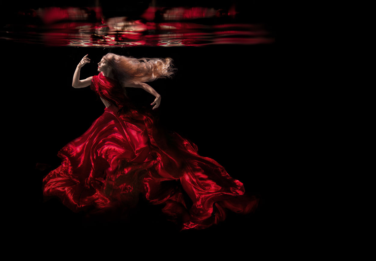 17 Striking Underwater Portraits by Jenn Bischof