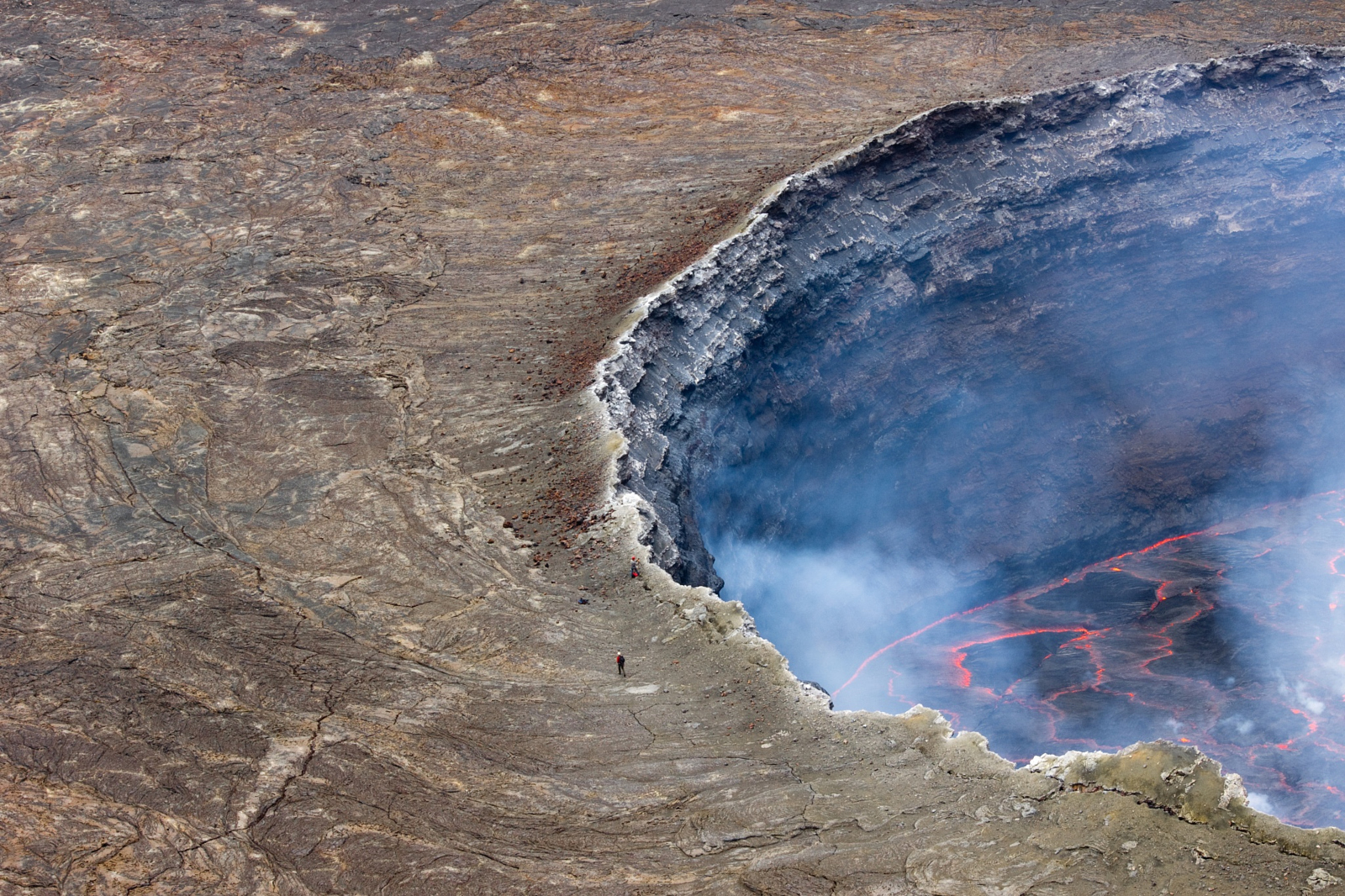 Incredible Photo of a Man On the Edge of the World's Largest Lava Lake