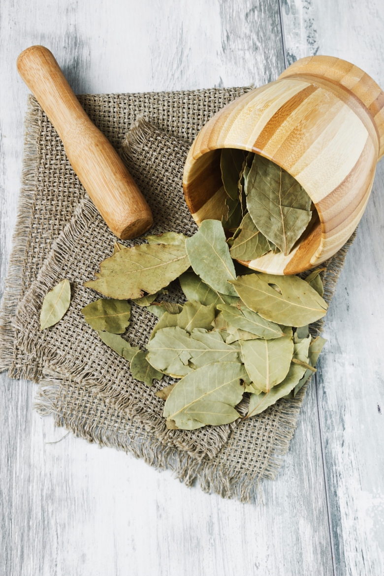 dried bay leaves