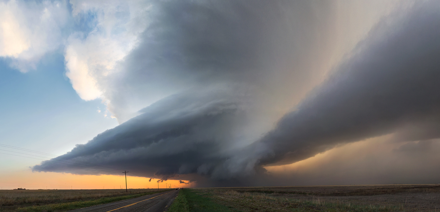 15 Awe-Inspiring Supercells Shot by Storm Chaser Kelly DeLay