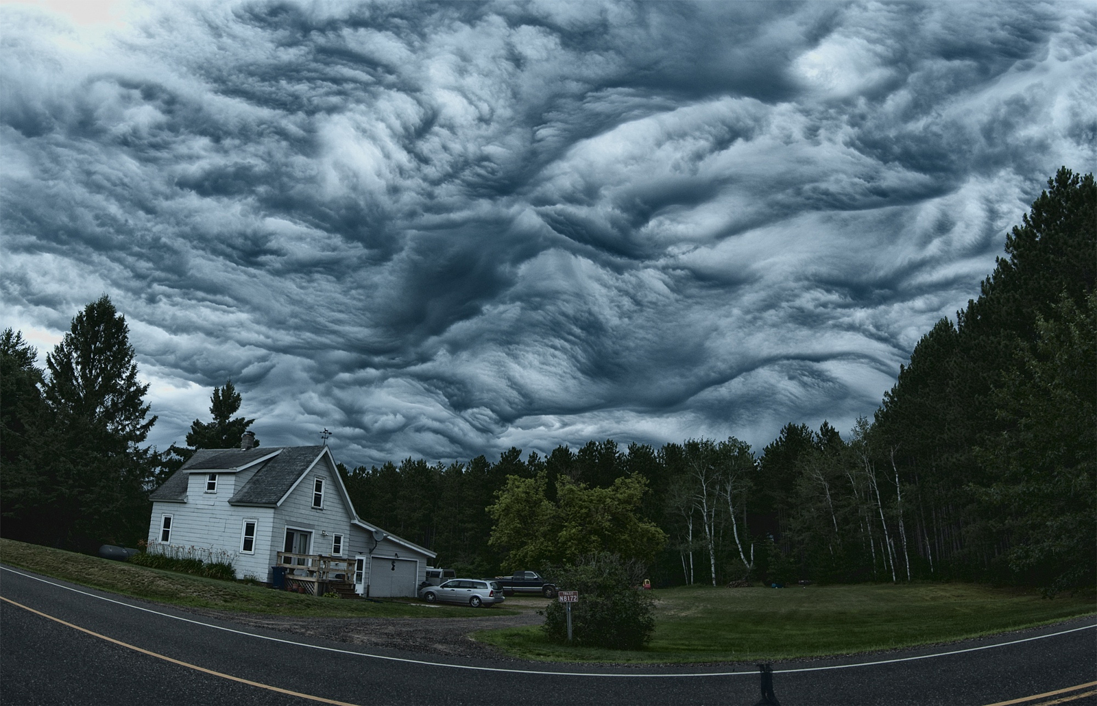 When the Clouds Get Angry: 15 Photos of Undulating Asperatus