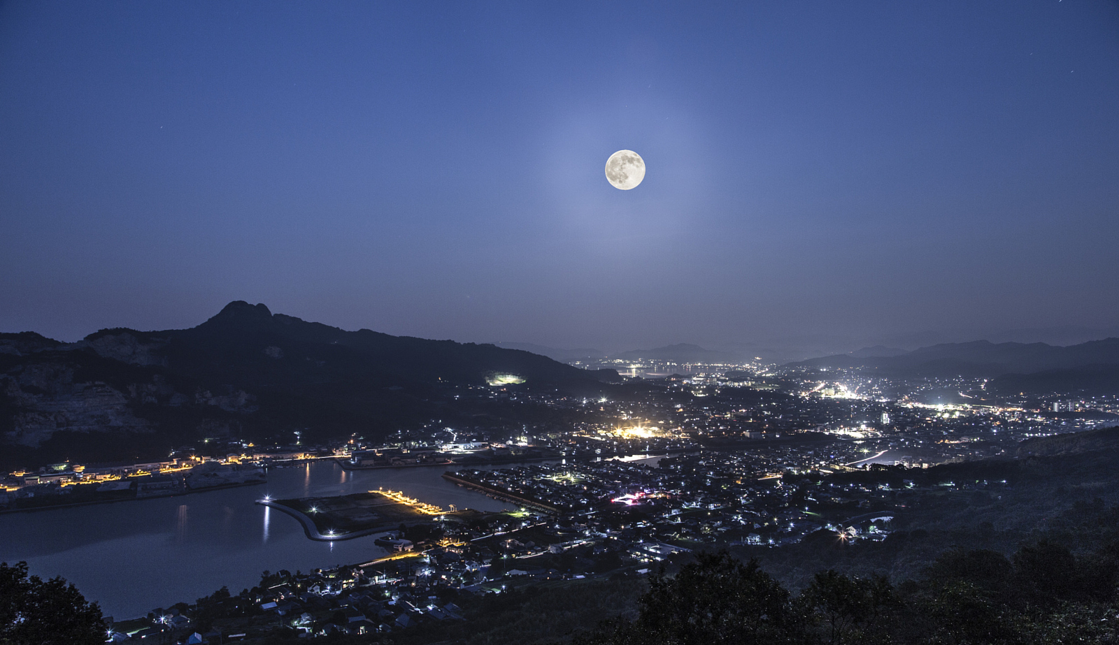 Once in a...: 21 Stunning Photos of Last Night's 'Blue Moon'