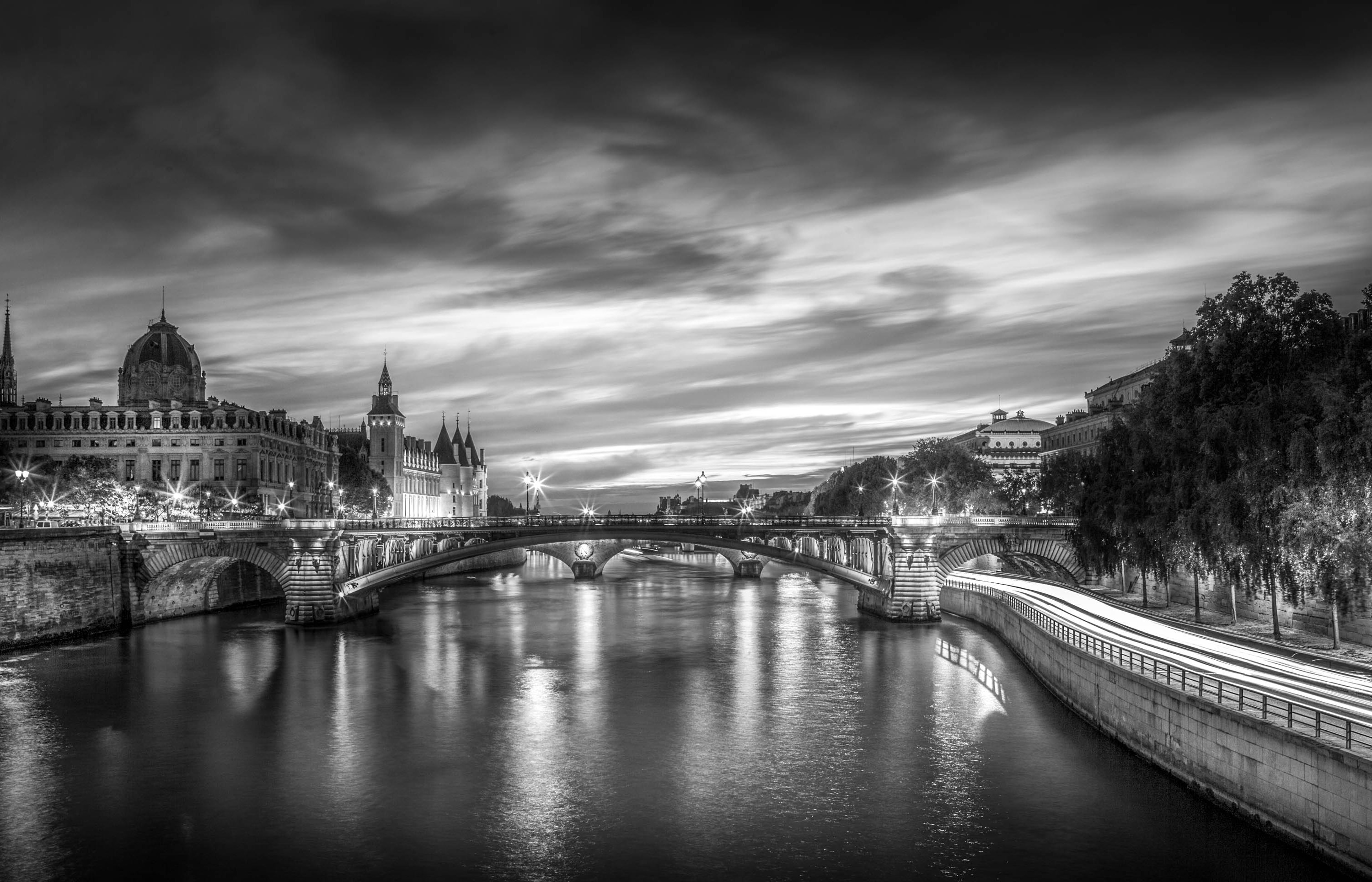 Learn to Shoot and Edit Intense Black & White Cityscapes Like Serge Ramelli