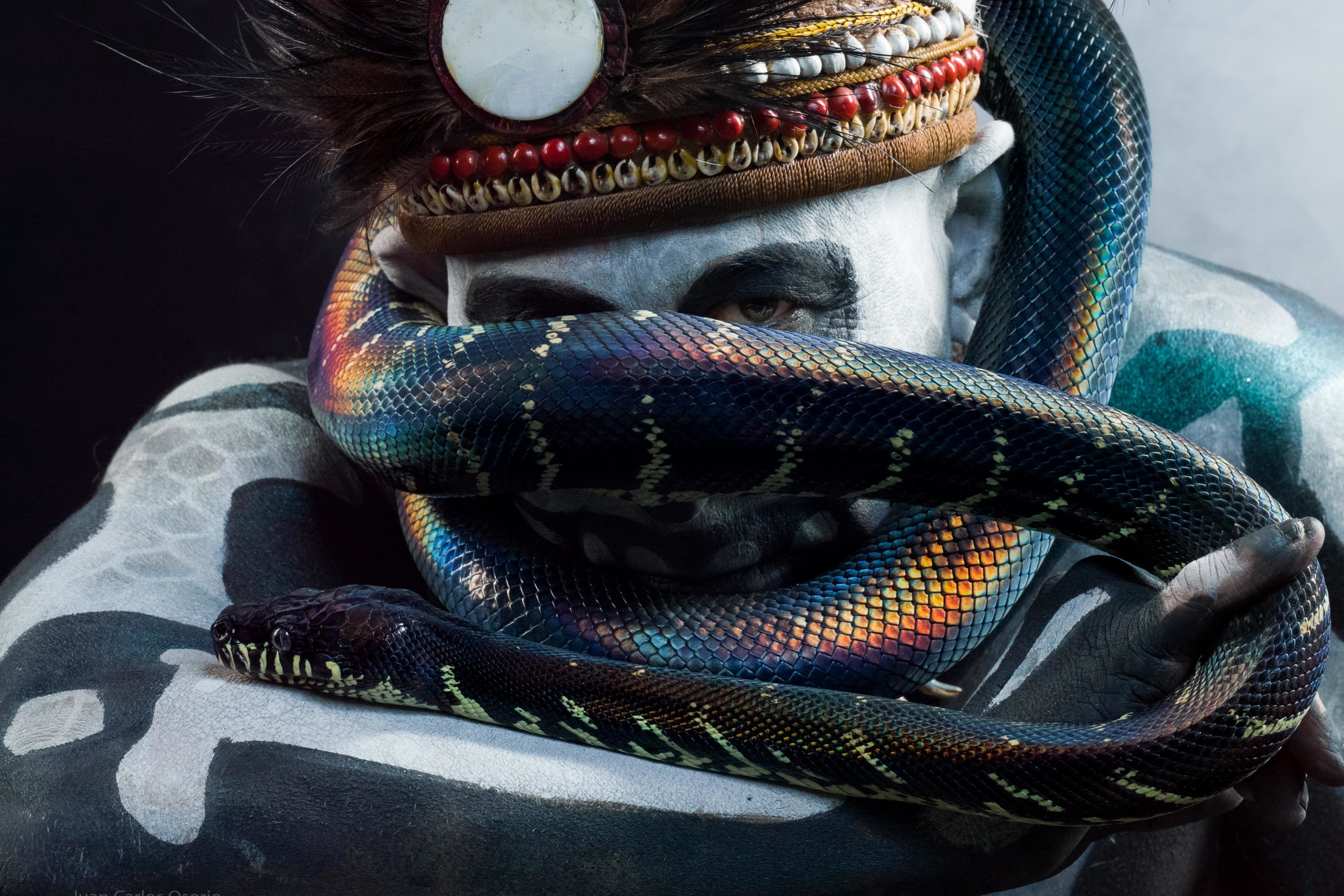 Unbelievable Portraits of a New Guinea Snake Charmer and His Python