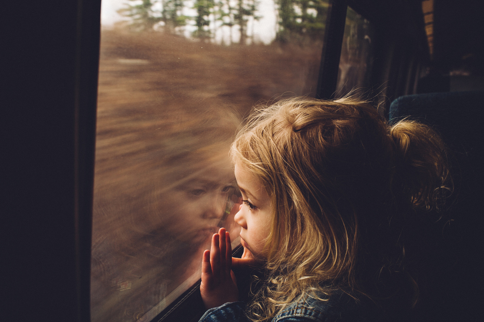 21 Poignant Portraits Captured in Train Windows