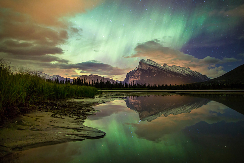 Northern Lights over Vermilion Lakes, Banff National Park, Alberta, Canada.