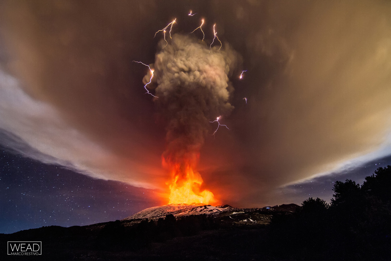 15 Eye-Popping Photos of Mount Etna Coming Back to Life