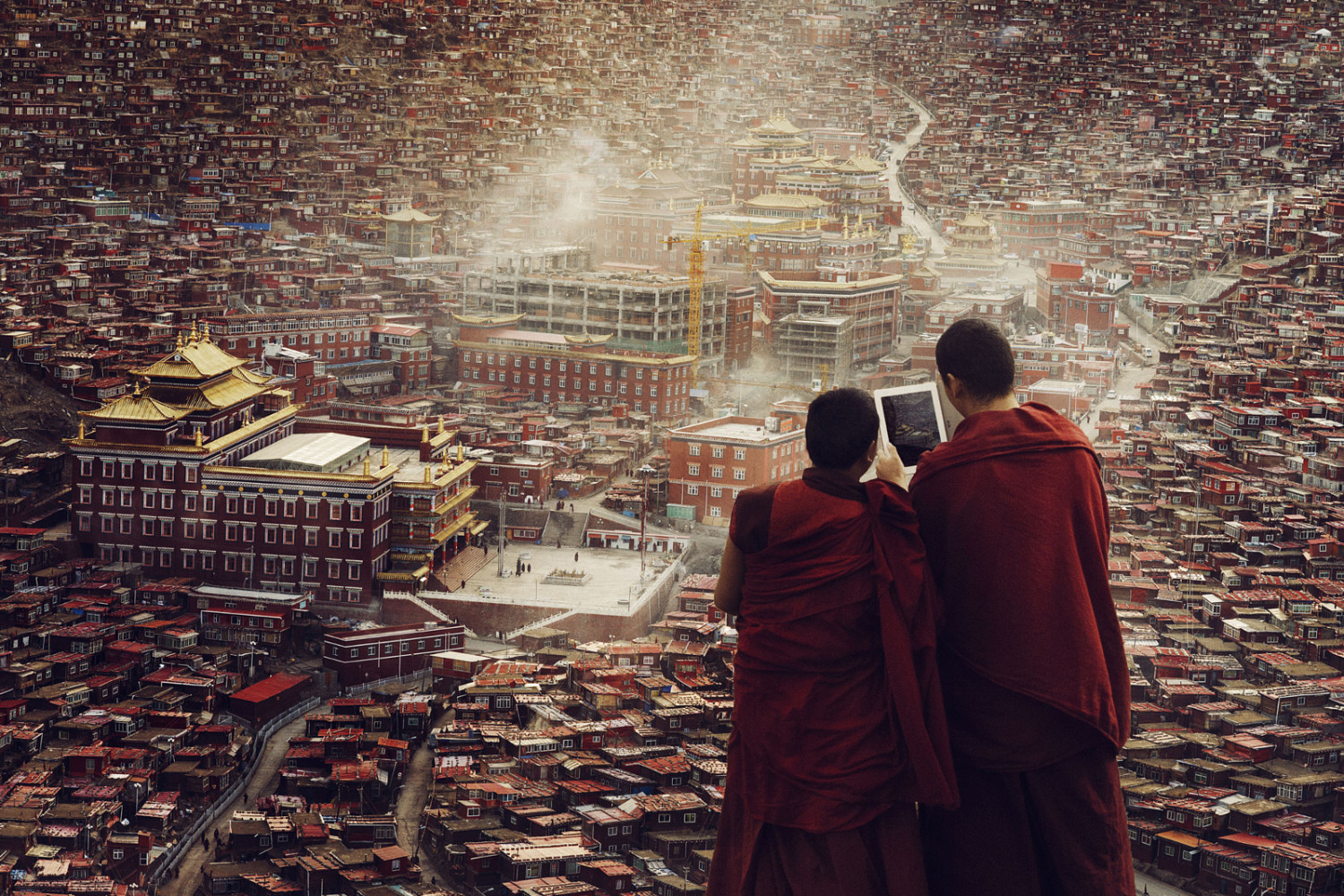 40 Epic Photos that Capture the Power of Technology Today