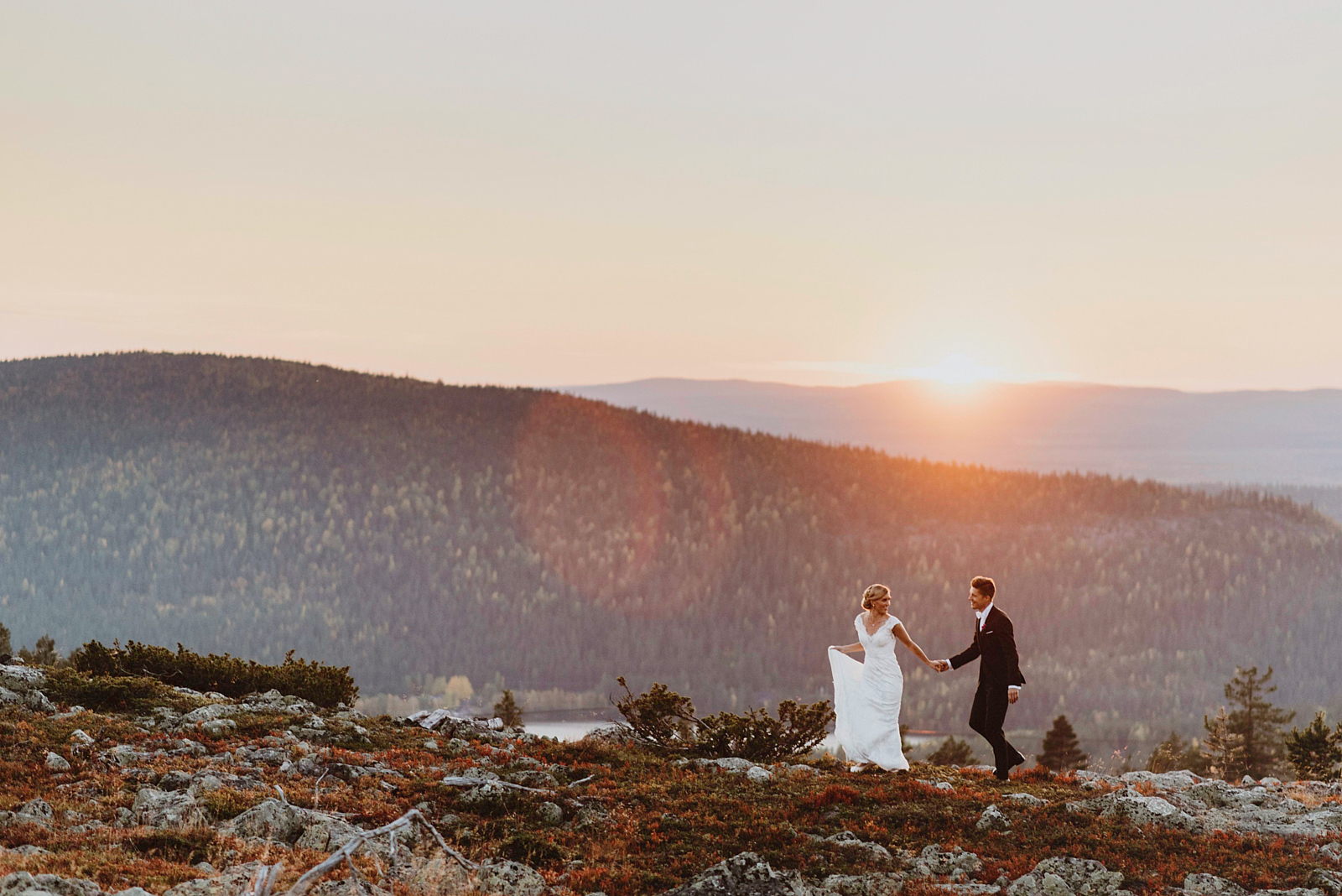 30 Dreamy Wedding Photos In Epic Landscapes