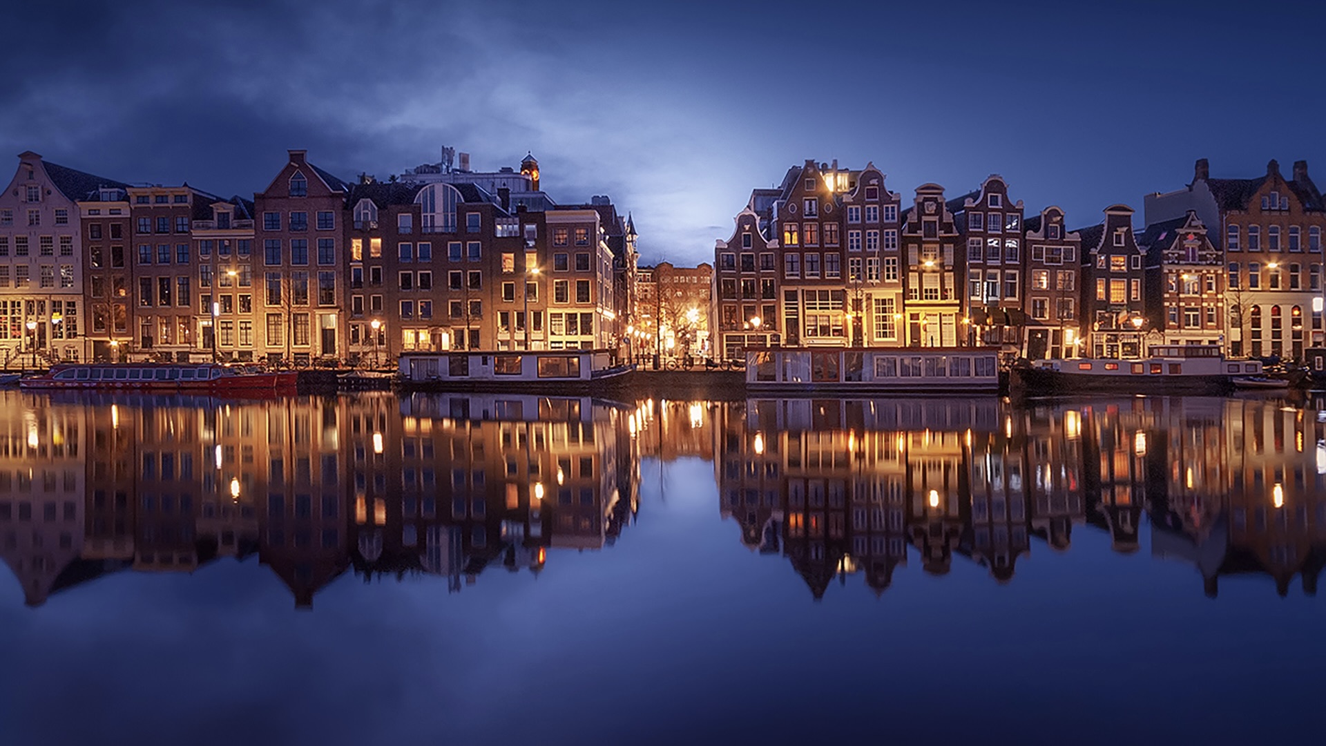 What is the blue hour? (and how to make the most of it)