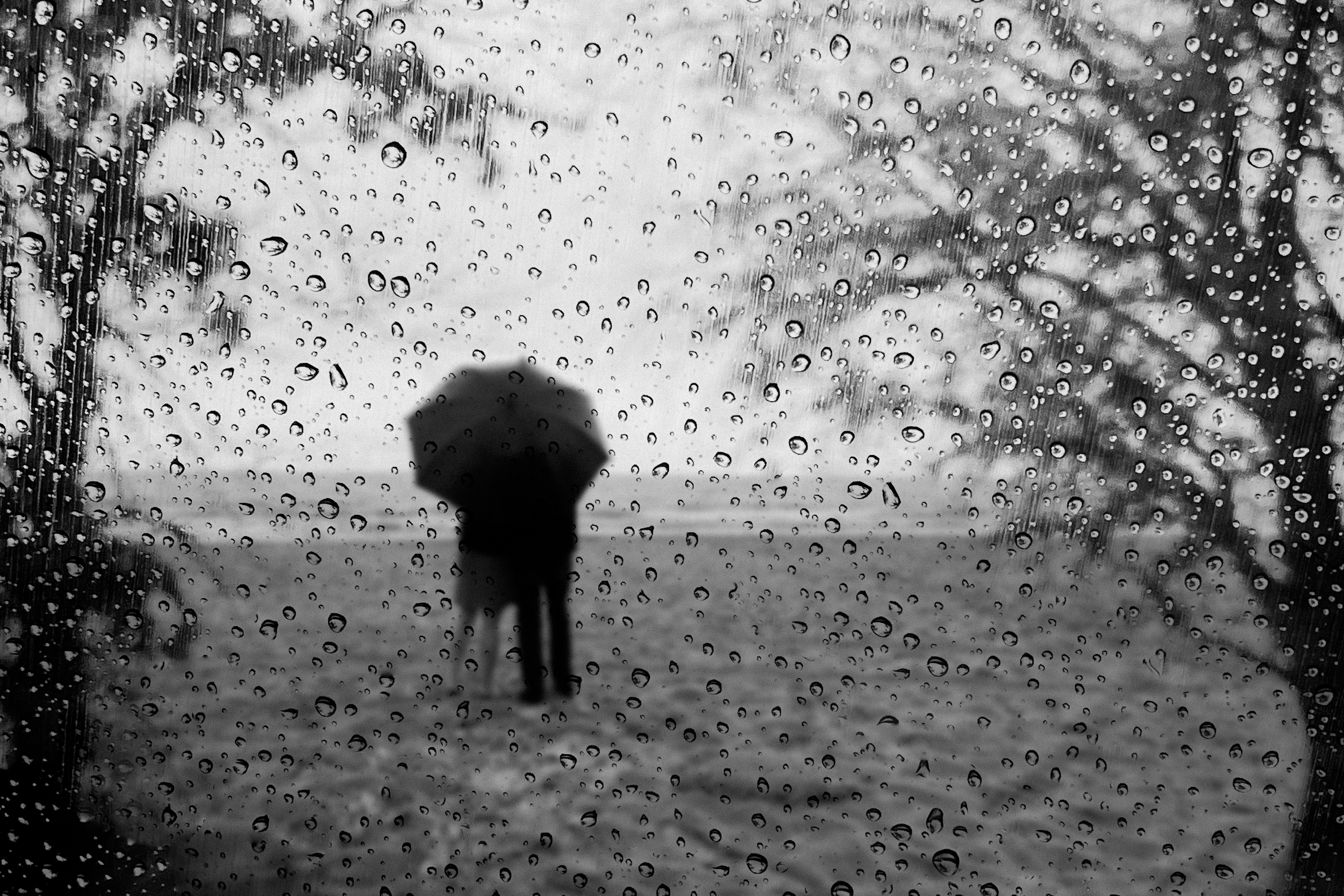 Couple in the rain 