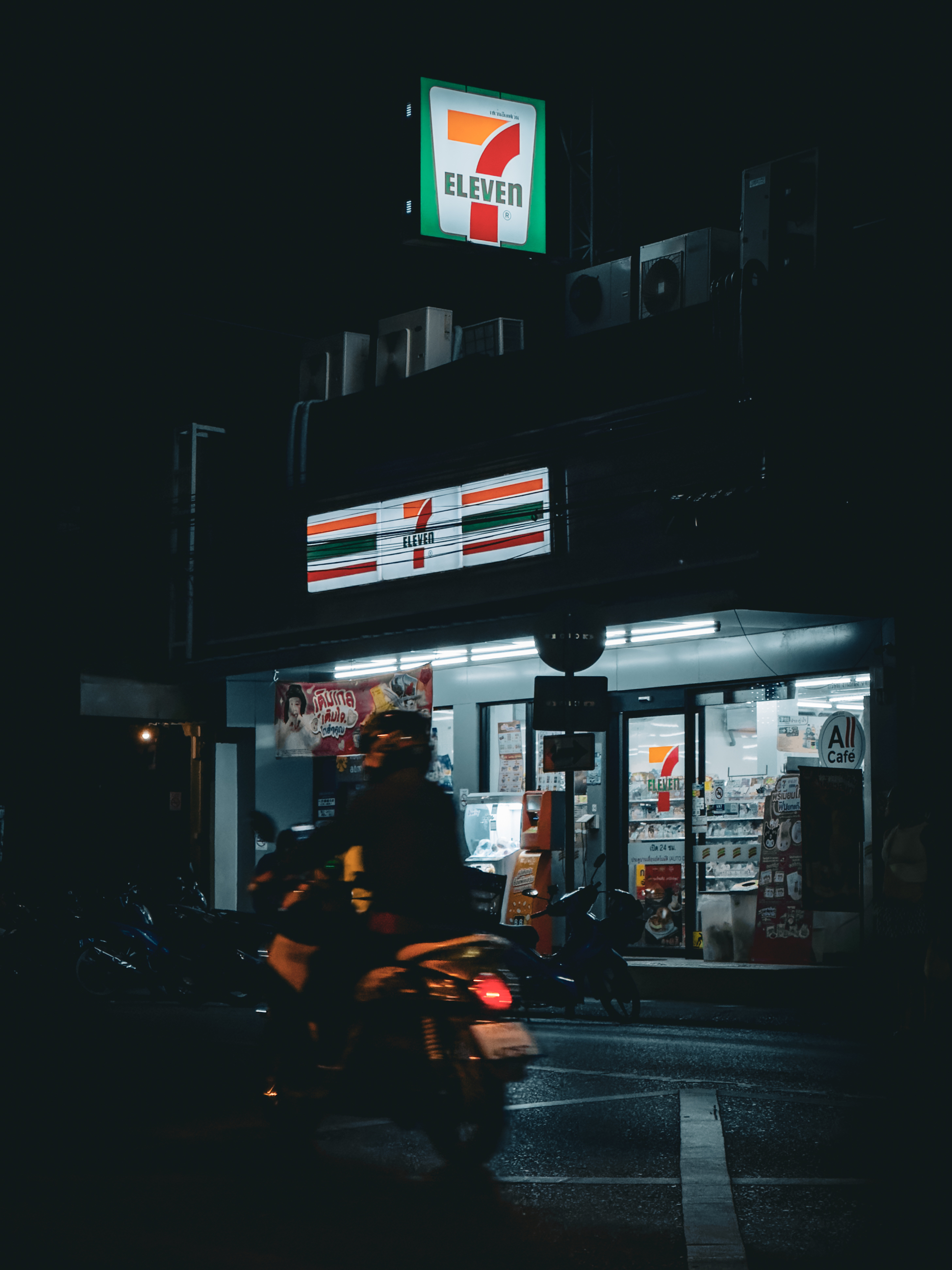 7-Eleven by Filip Chmielecki