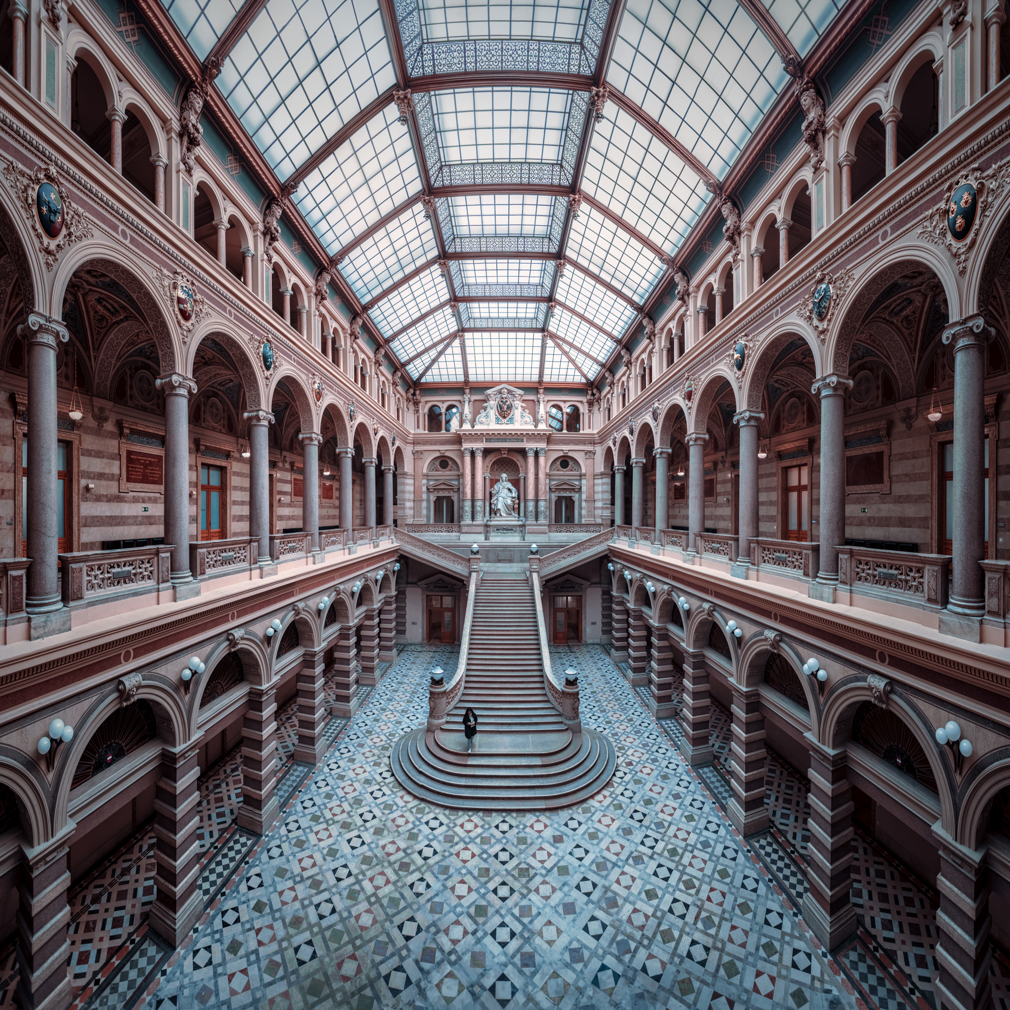 Symmetry in composition at the Justizpalast in Vienna, seen from the upper gallery